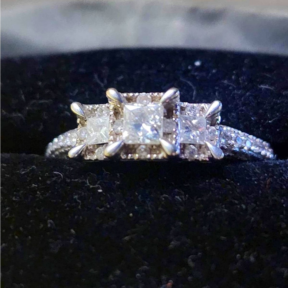 10k White Gold ring
